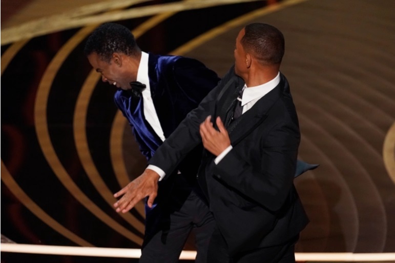 O tapa de Will Smith na noite do Oscar choca e divide o público de celebridades